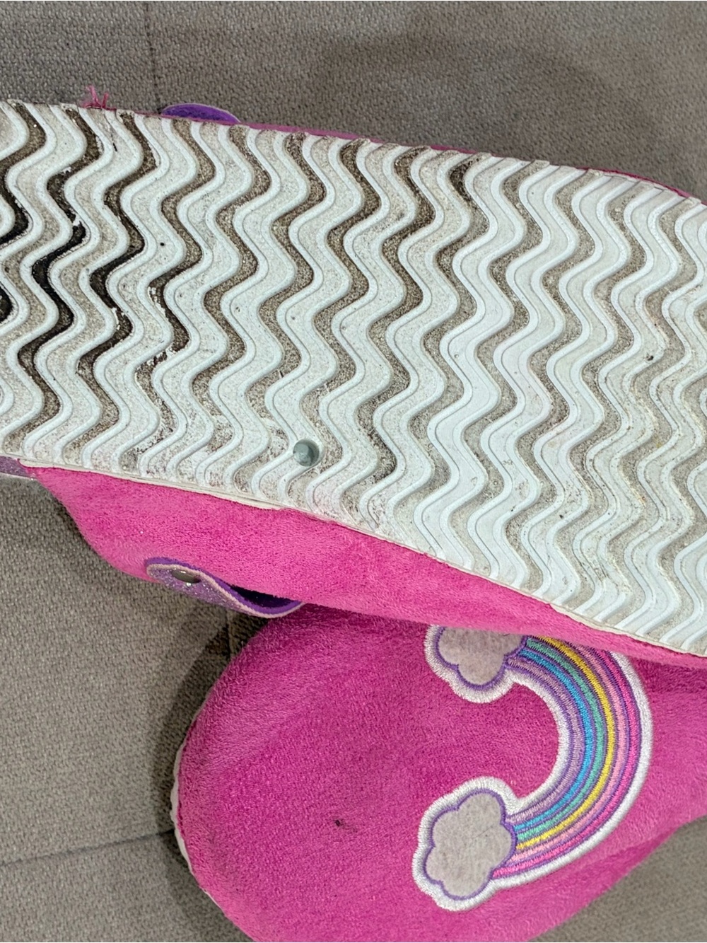Wonder Nation Youth Slippers/Slides Unicorn Rainbow Faux - Picture 3 of 3